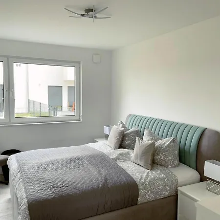 Exklusives Apartment mit Blick auf den See Grossraeschen Exterior foto